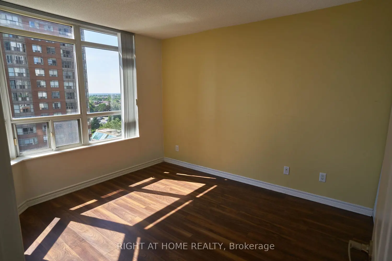 Additional image 3 of 310 Burnhamthorpe Road 811