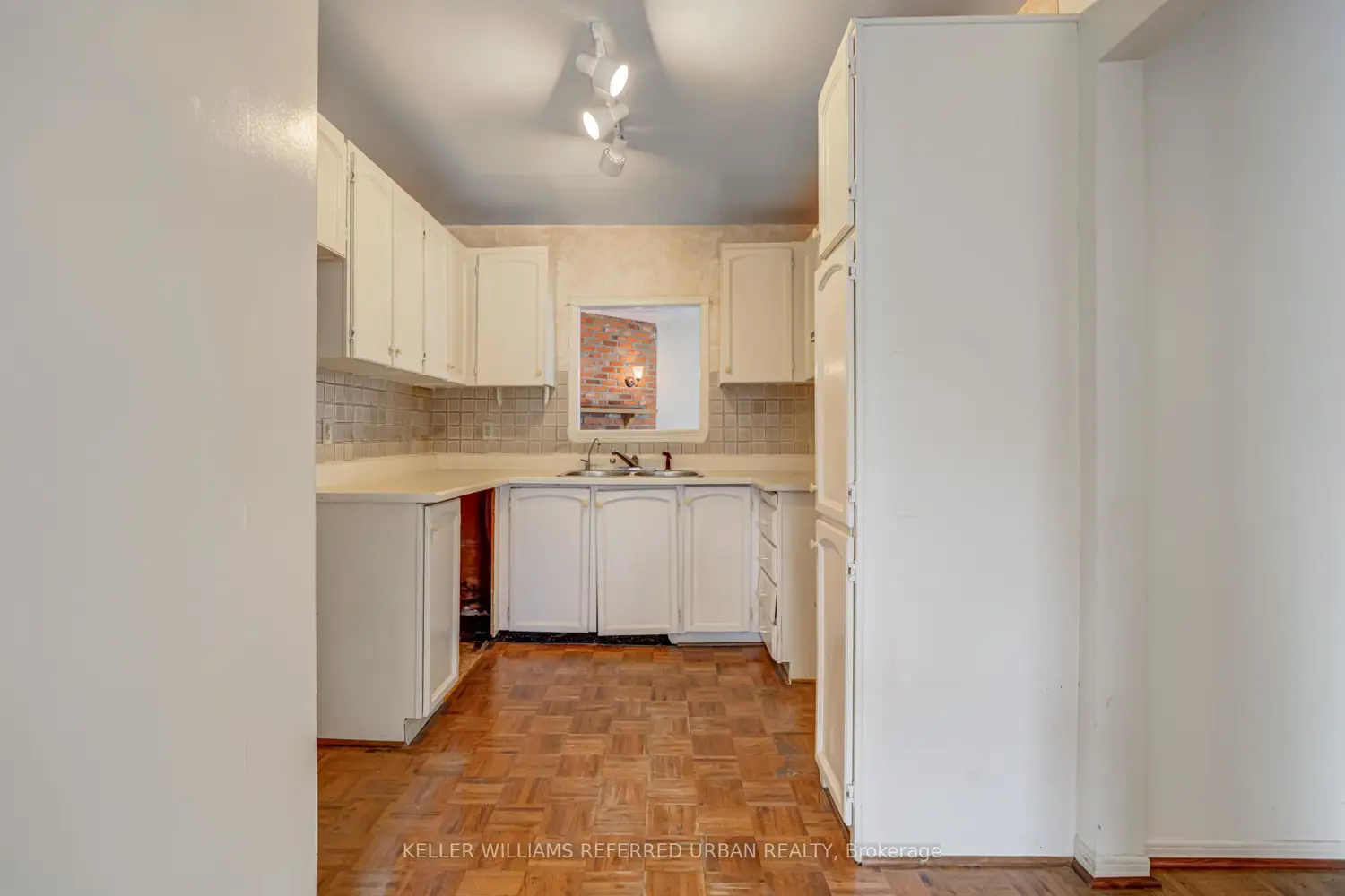 Additional image 6 of 653 Village Parkway 18