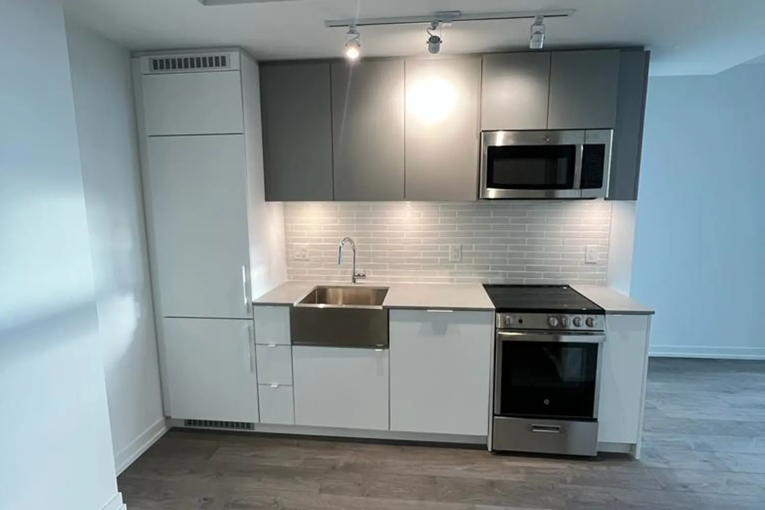 Additional image 3 of 270 Dufferin Street 914