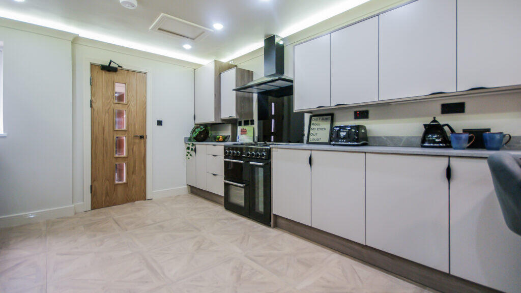 Additional image 3 of 258 Tiverton Road Flat 2