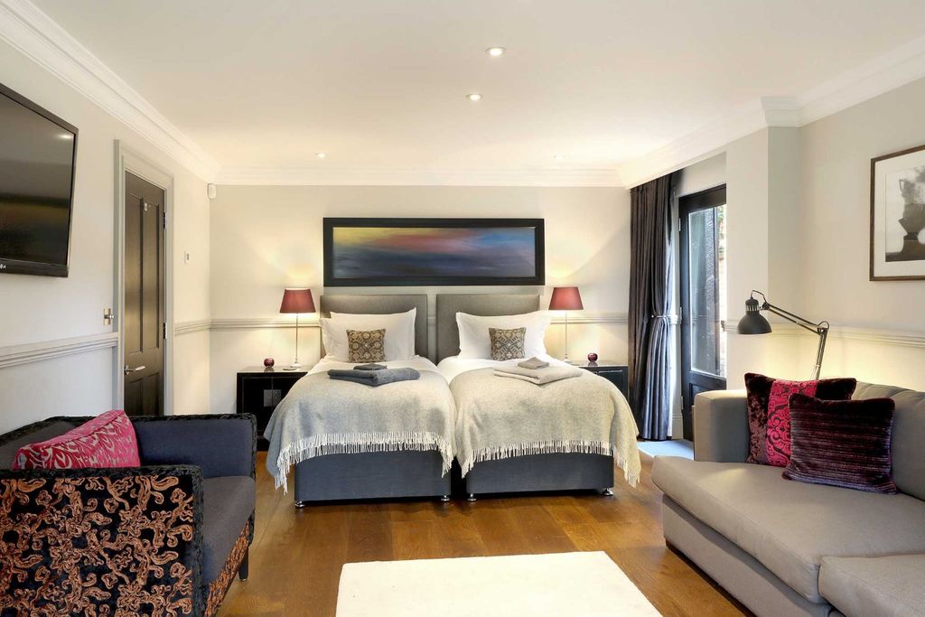 Additional image 28 of 7 bed country house to rentRiversdale, Bourne End, Buckinghamshire SL8