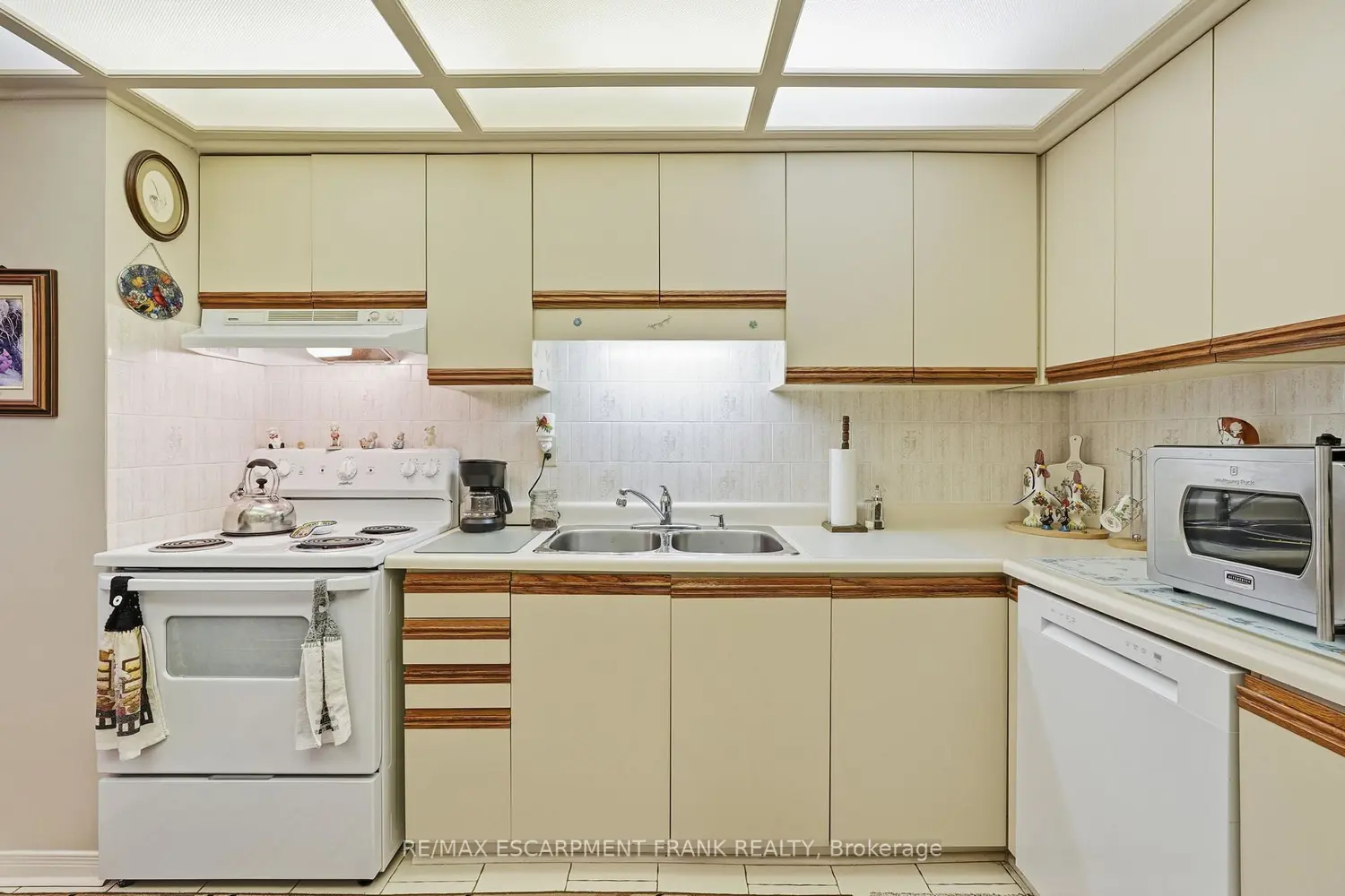 Additional image 7 of 1675 Upper Gage Avenue 1