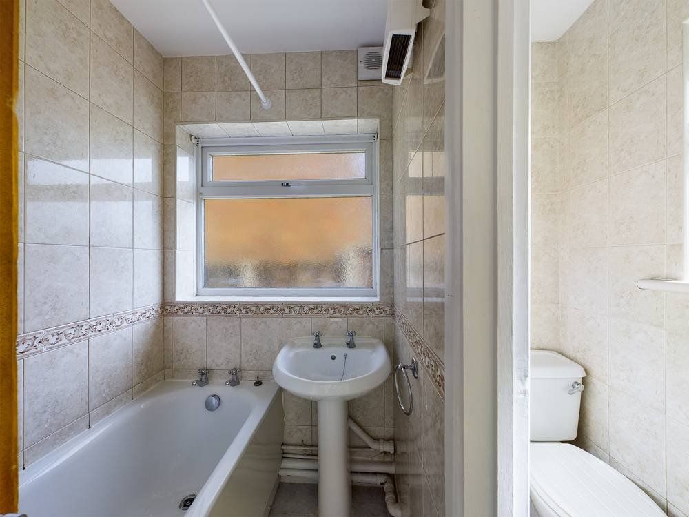 Additional image 7 of 1 bed flat to rentChantry Road, Chertsey, Surrey KT16