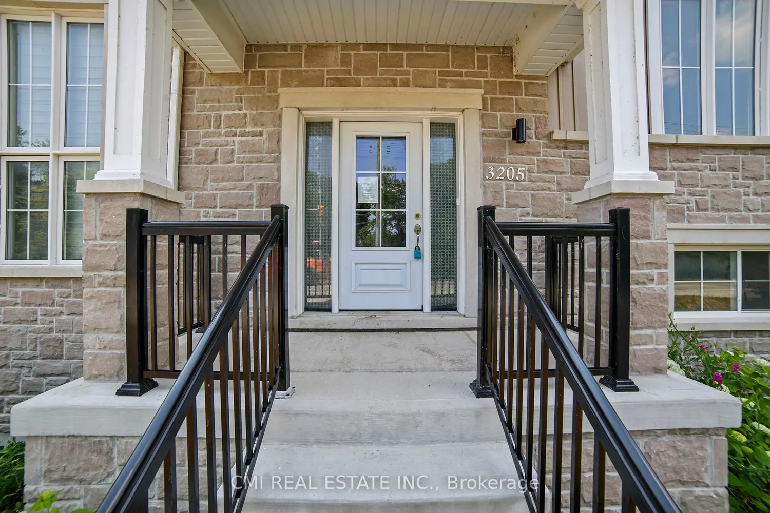 Additional image 3 of 3205 Mosley Street