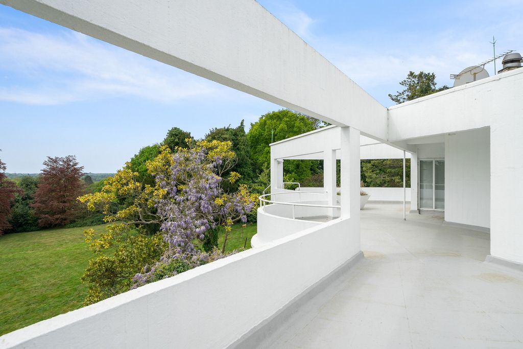 Additional image 31 of 6 bed country house to rentSt. Anns Hill Road, Chertsey KT16