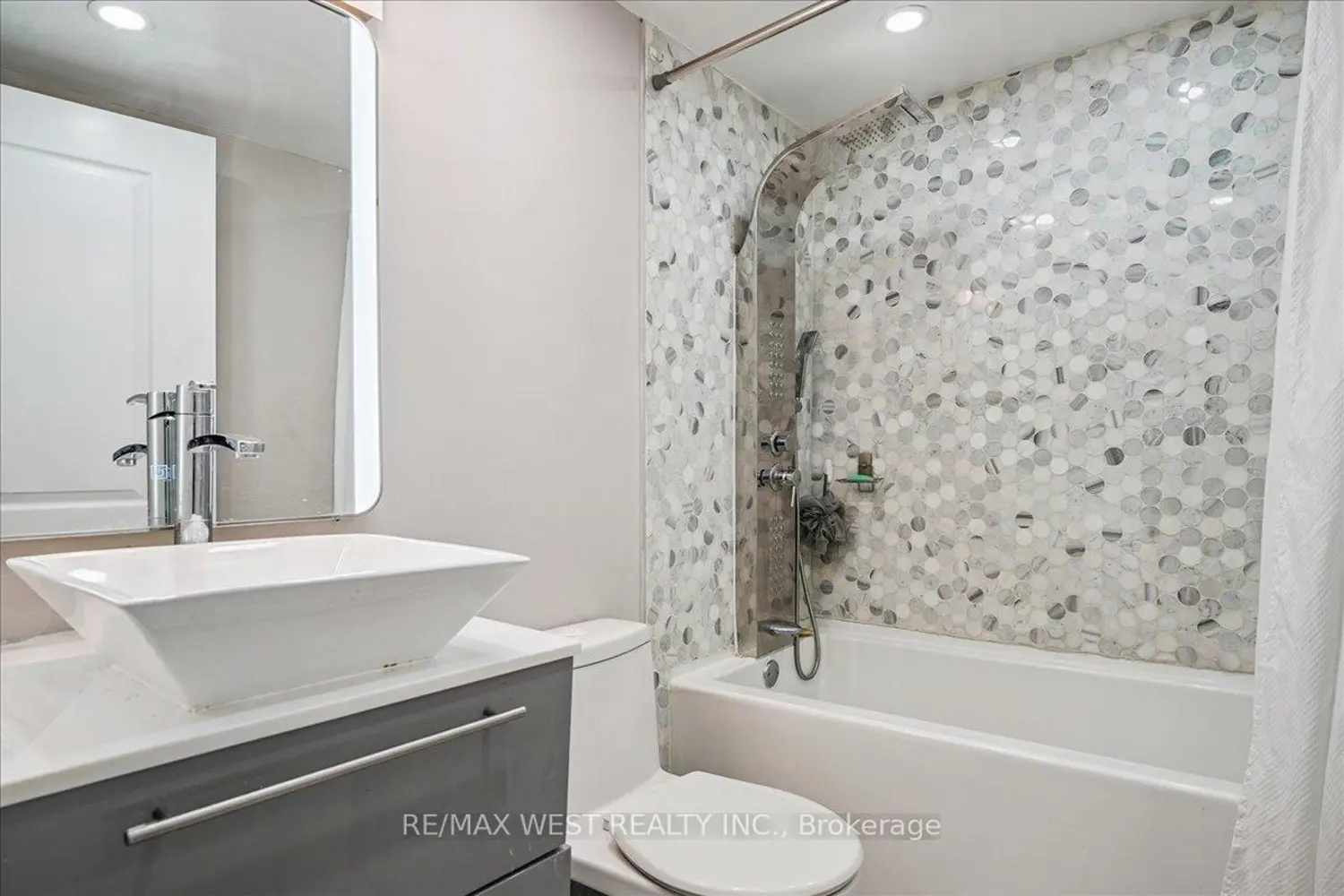 Additional image 6 of 4 Lisa Street 103