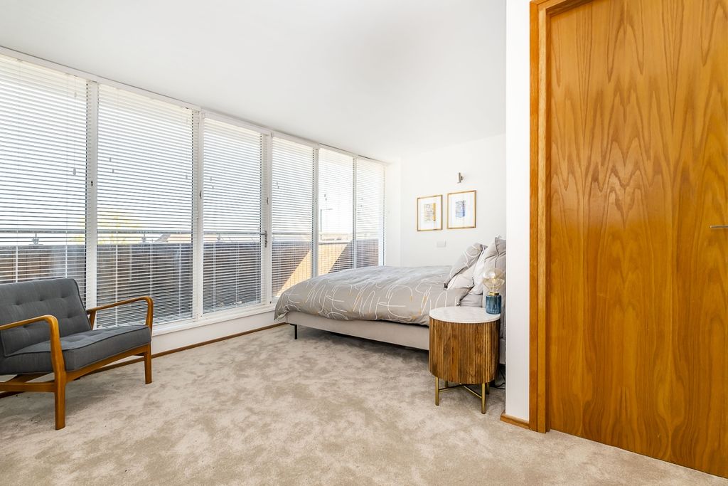 Additional image 3 of 3 bed flat to rentSheen Road, Richmond TW9