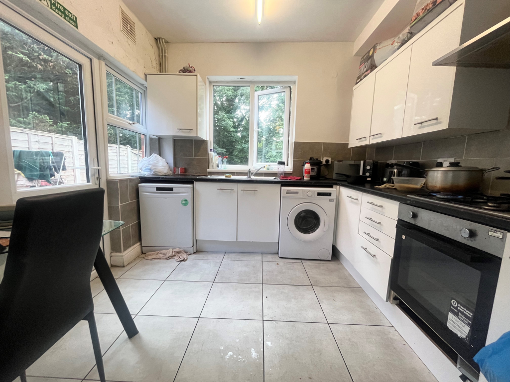 Additional image 5 of Room 4, Alexander Road