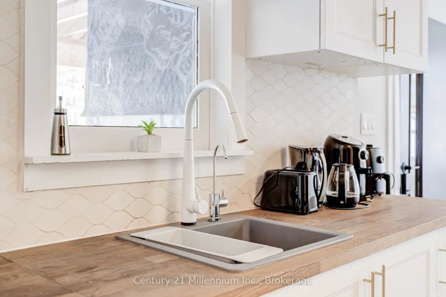 Additional image 10 of 303240 33 Side Road