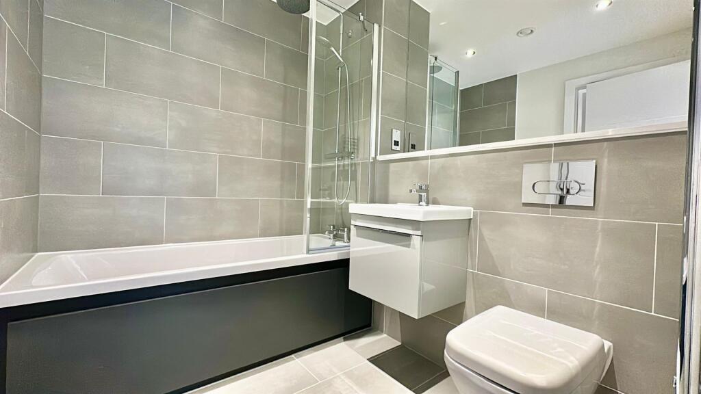 Additional image 5 of BRAND NEW APARTMENT- Boulevard Plaza, Birmingham, B5