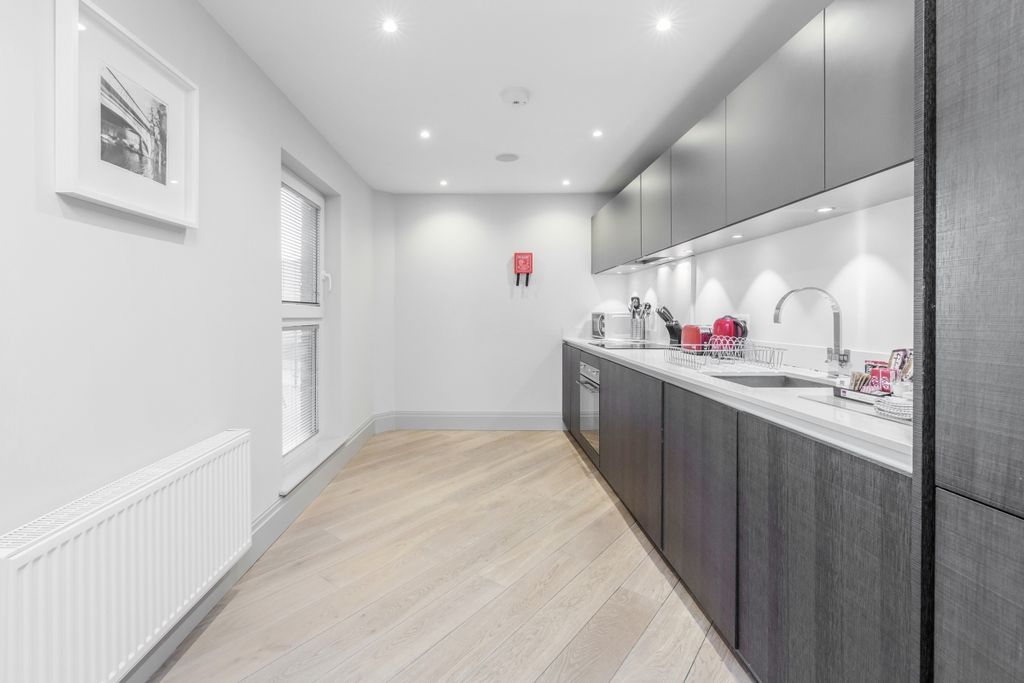 Additional image 2 of 2 bed flat to rentThe Quadrant, Richmond TW9