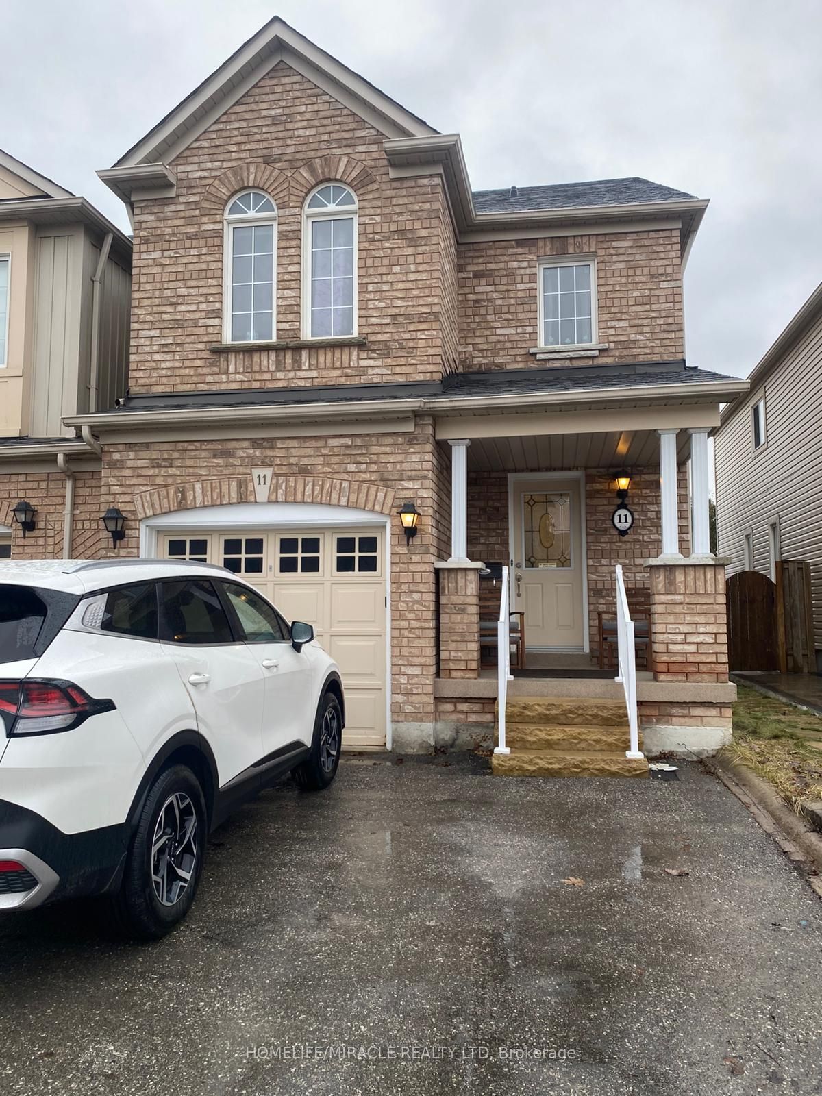 11 Robideau Place, Whitby, ON, L1R 3G8