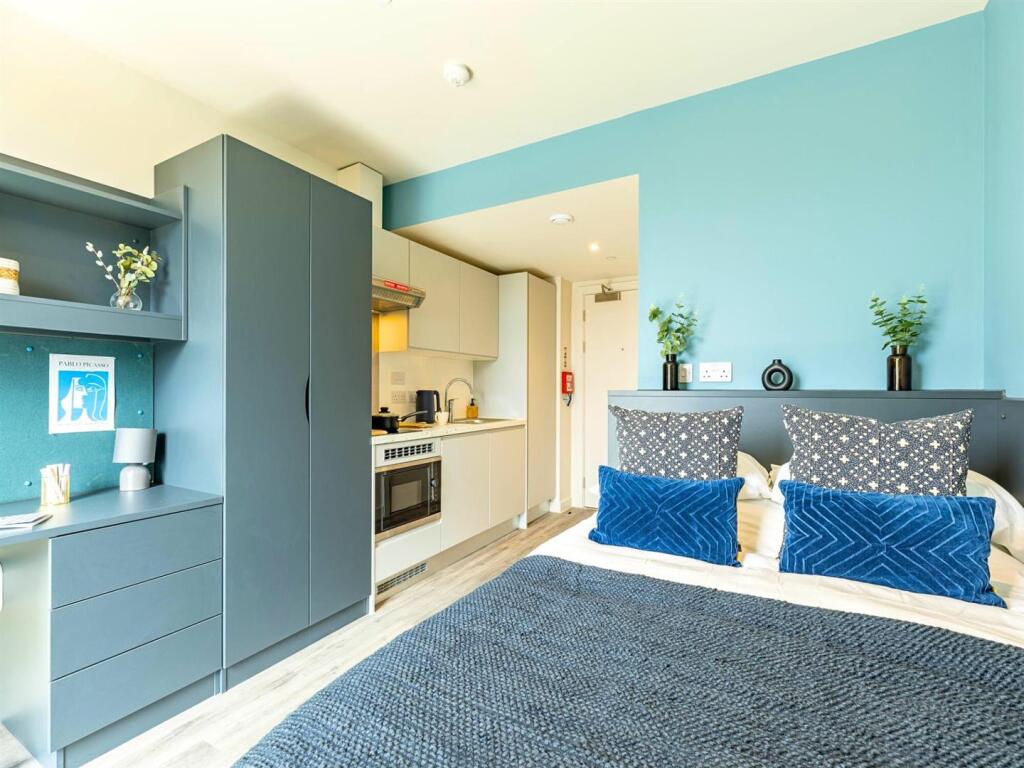 Additional image 3 of Birmingham | Student | September | B30