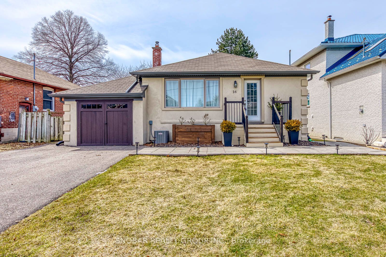 16 Northglen Avenue, Toronto, ON, M9B 4R6