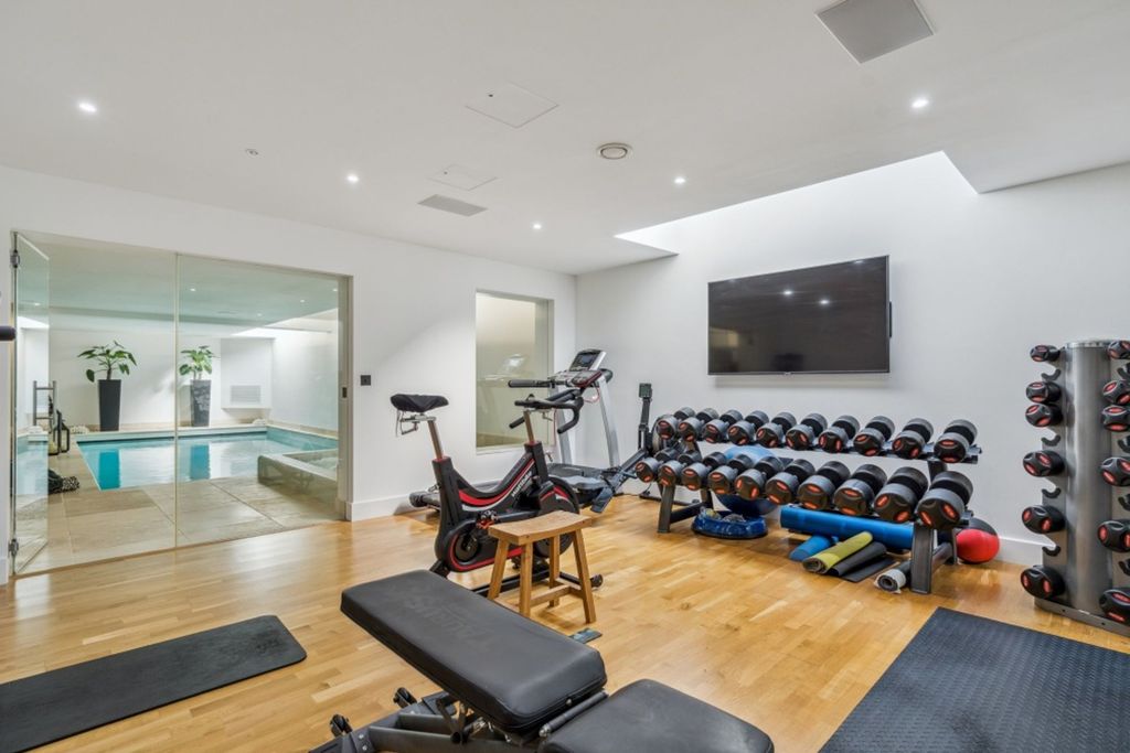 Additional image 12 of 6 bed detached house to rentStoke Wood, Stoke Poges SL2