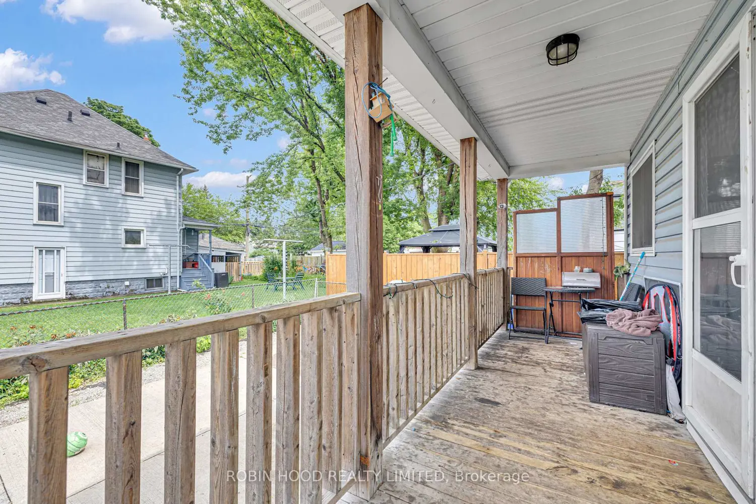 Additional image 8 of 406 Glengarry Avenue