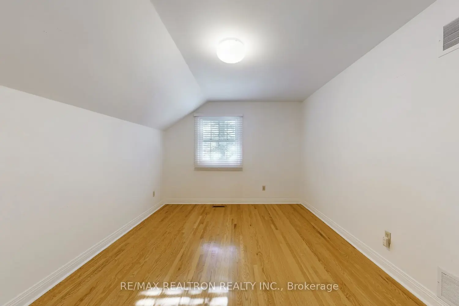 Additional image 8 of 8 Blue Grass Drive