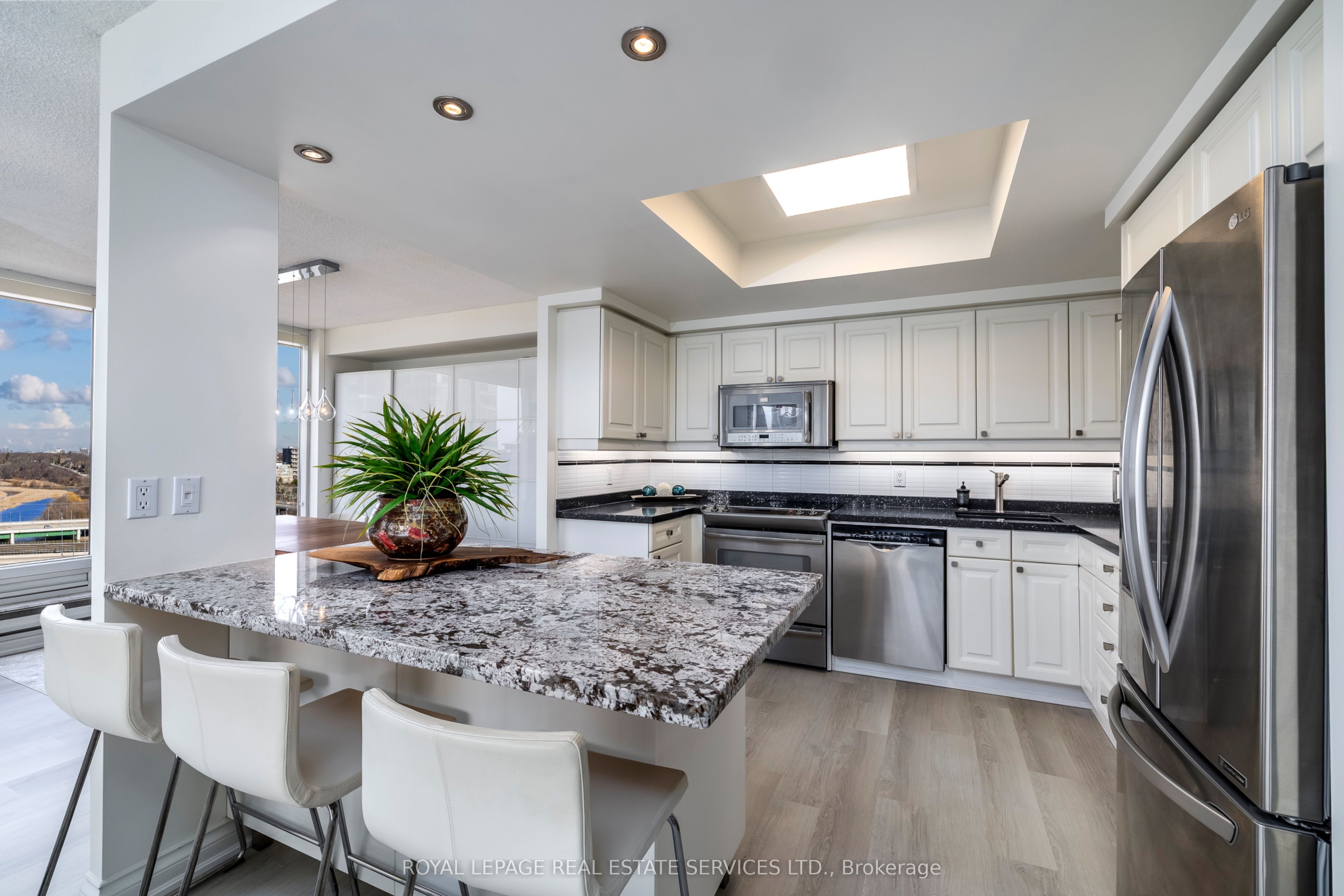 Additional image 3 of 1609-1 Palace Pier Court, Toronto, ON, M8V 3W9