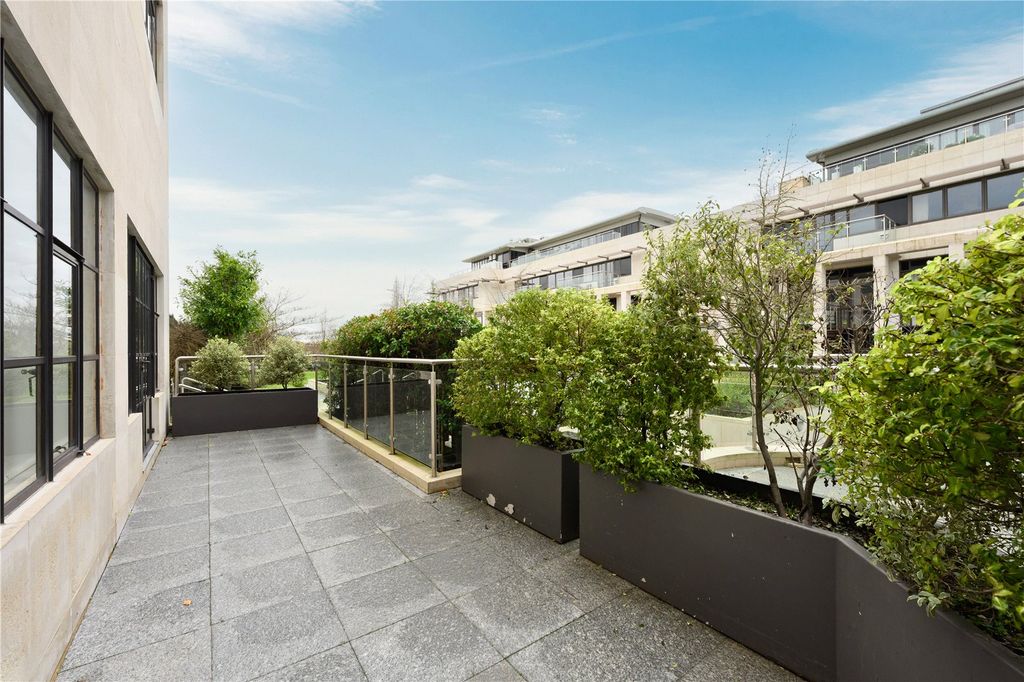 Additional image 7 of 2 bed flat to rentCharters Road, Ascot, Berkshire SL5