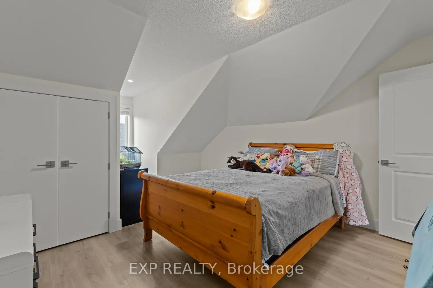 Additional image 13 of 744 Nelson Street 31