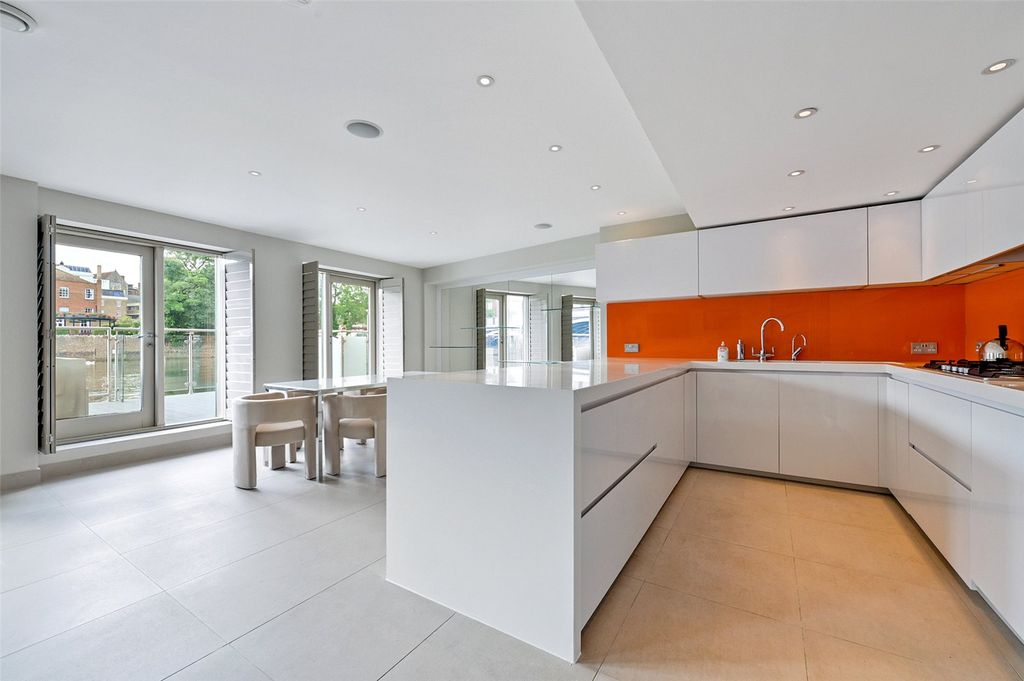 Additional image 4 of 3 bed flat to rentHigh Street, Eton, Windsor, Berkshire SL4