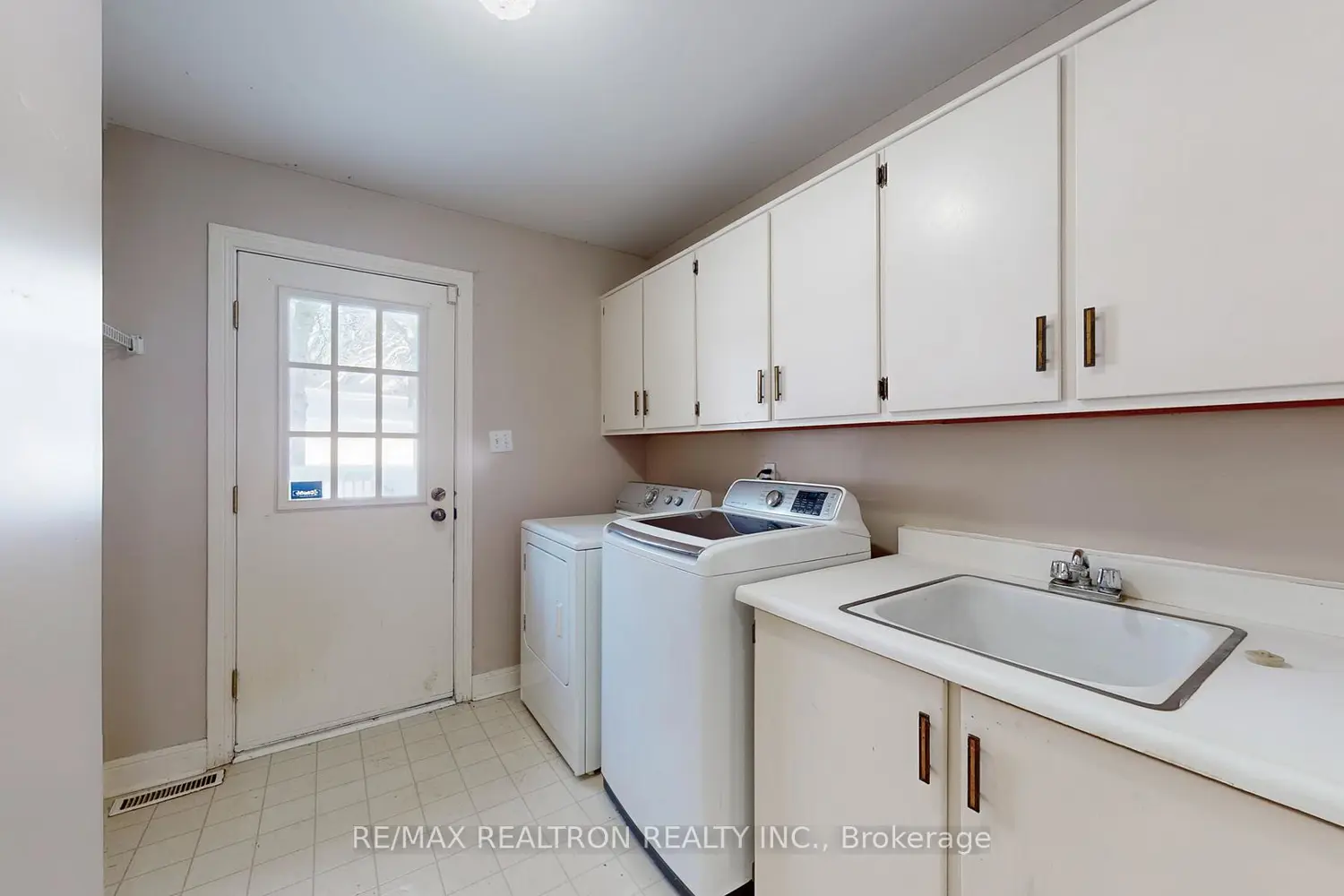 Additional image 4 of 8 Blue Grass Drive