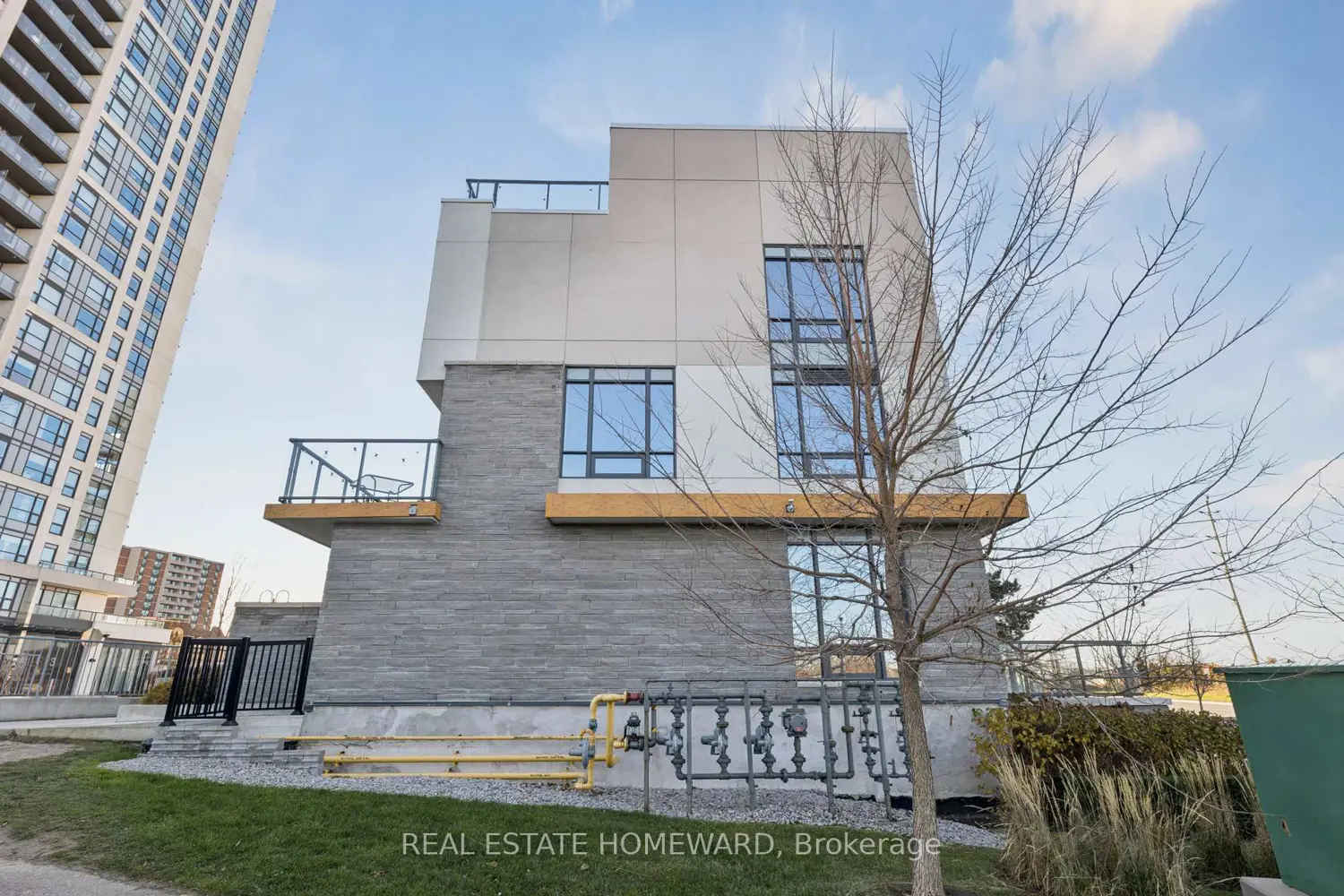 Additional image 15 of 1245 Bayly Street 21