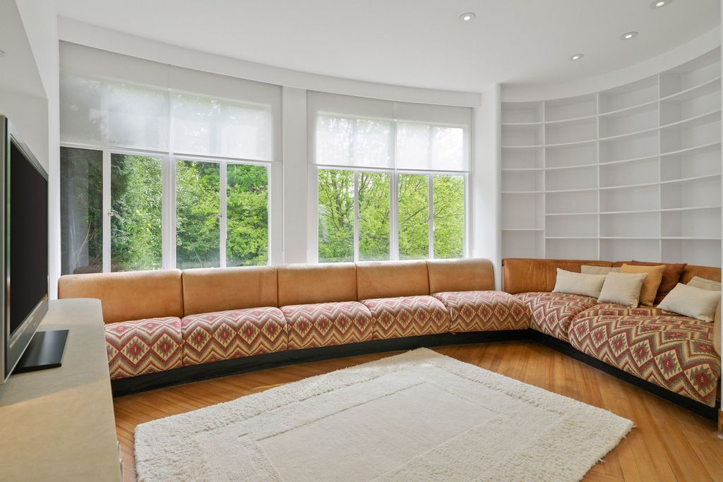 Additional image 10 of 6 bed country house to rentSt. Anns Hill Road, Chertsey KT16