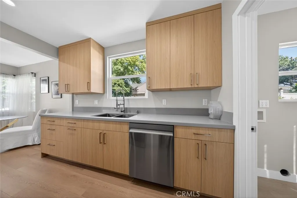 Additional image 50 of 6820 Jellico Avenue, Lake Balboa, CA 91406