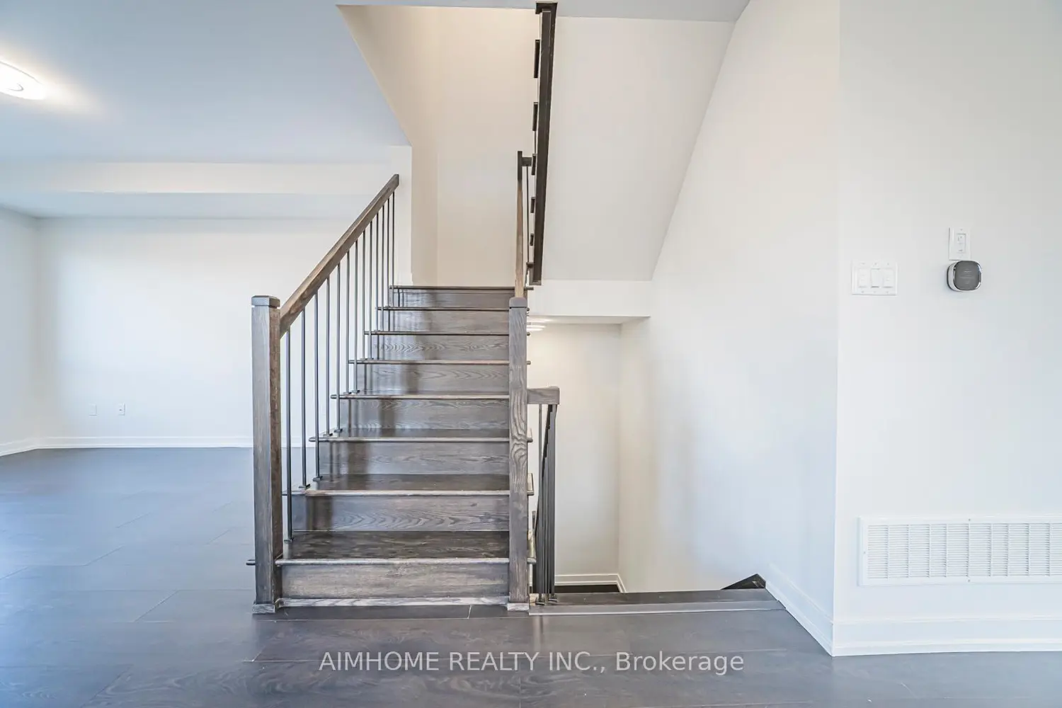 Additional image 8 of 220 Beaveridge Avenue