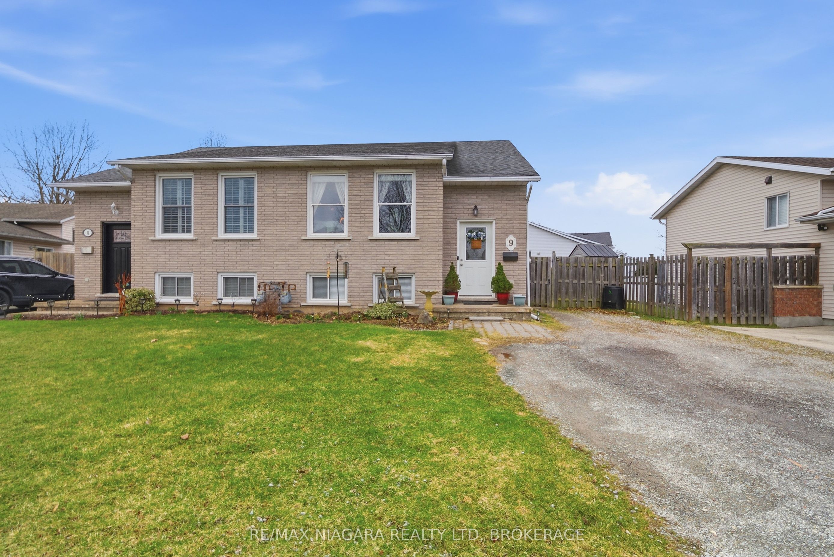 9 Joshua Court, Welland, ON, L3C 7E3