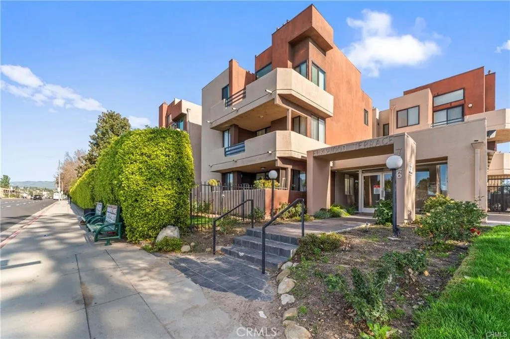 Additional image 2 of 7826 Topanga Canyon Blvd Unit 207, Canoga Park, CA 91304