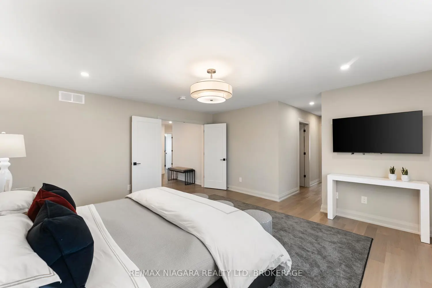 2864 Arrowsmith Court photo 5