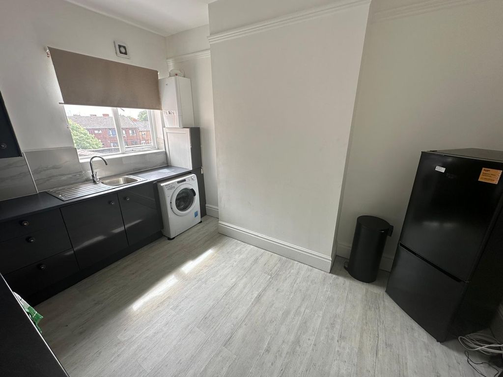Additional image 8 of 2 bed flat to rentAbington Square, Northamptonshire NN1