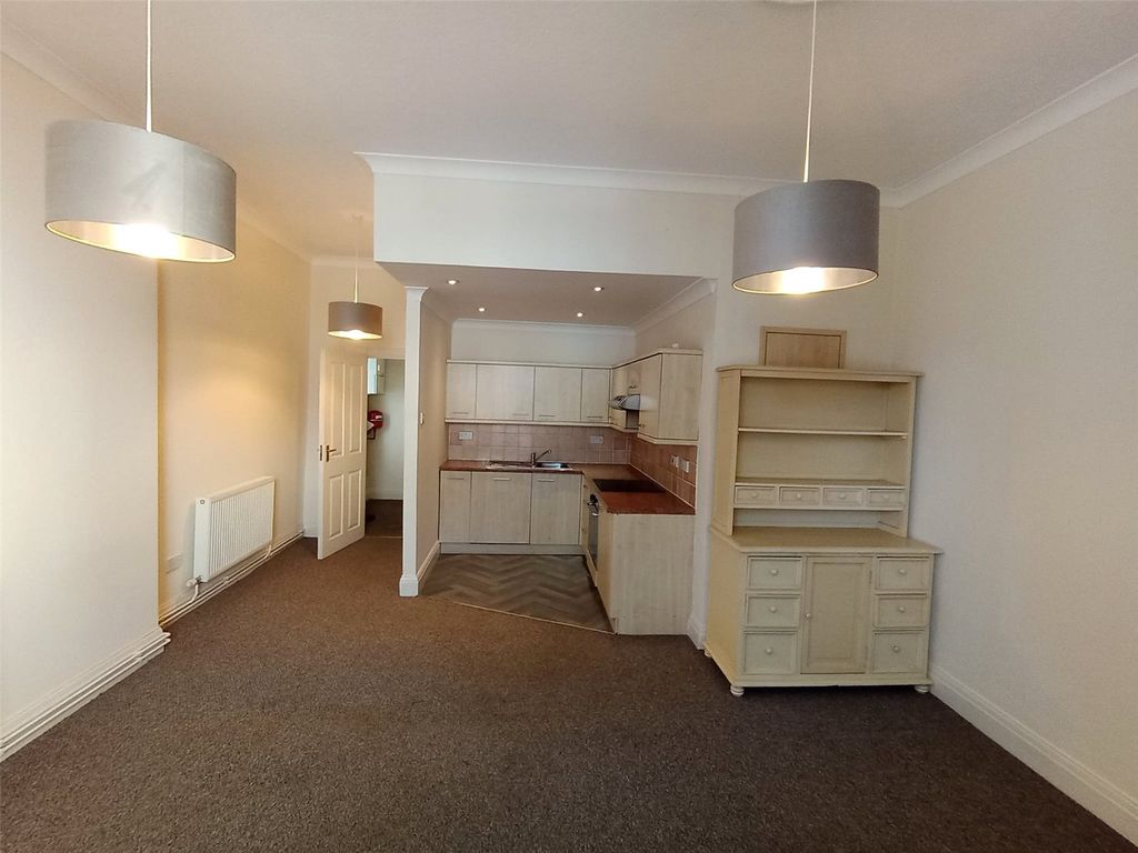 Additional image 3 of 2 bed flat to rentFlat 1, Brick House Apartments, High Street, Tenby, Pembrokeshire SA70