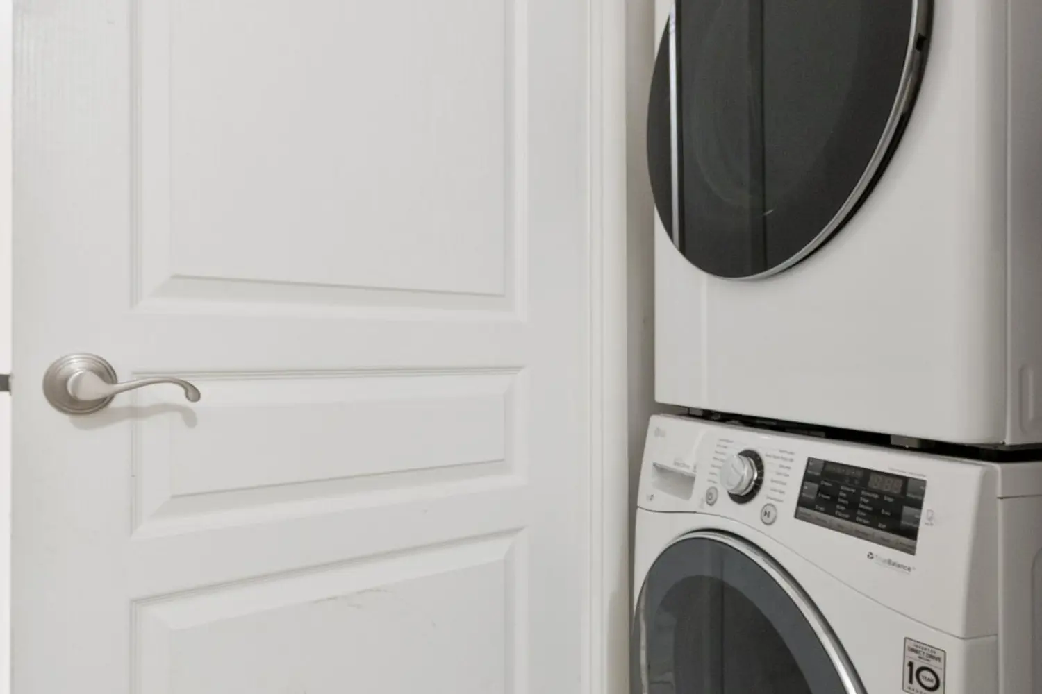 Additional image 19 of 570 William Street 404