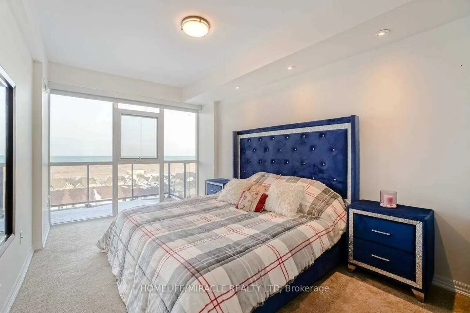 Additional image 8 of 560 North Service Road #602