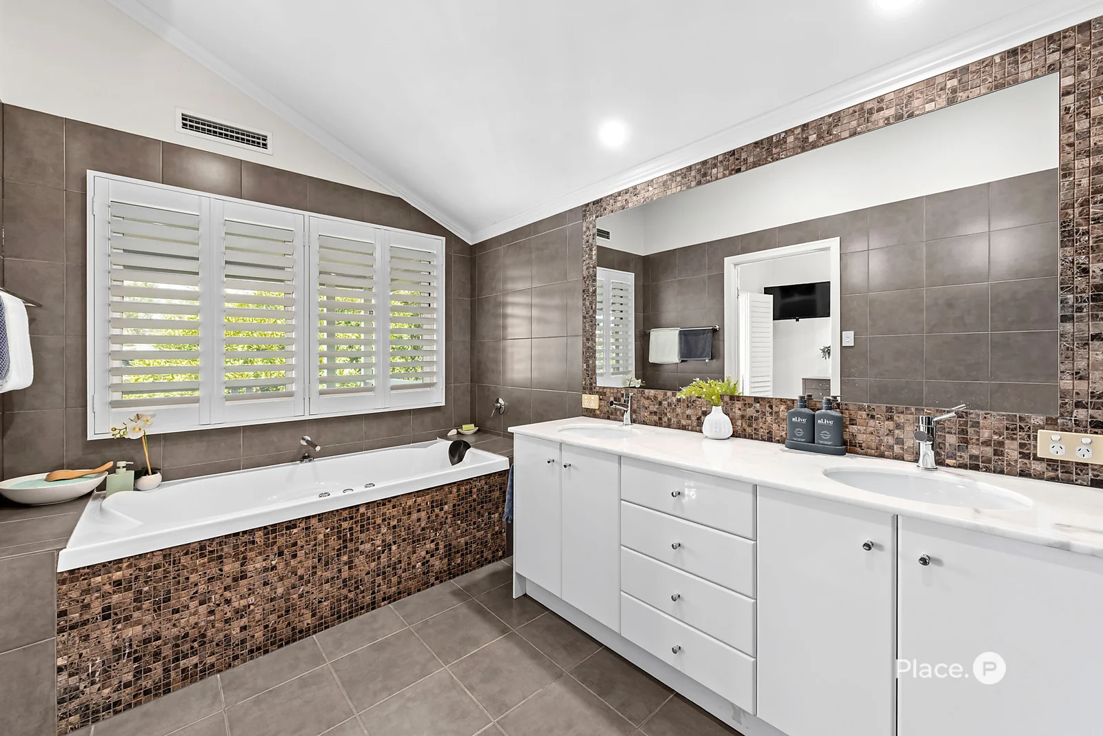 Additional image 23 of 57 Amy Street, Hawthorne QLD 4171