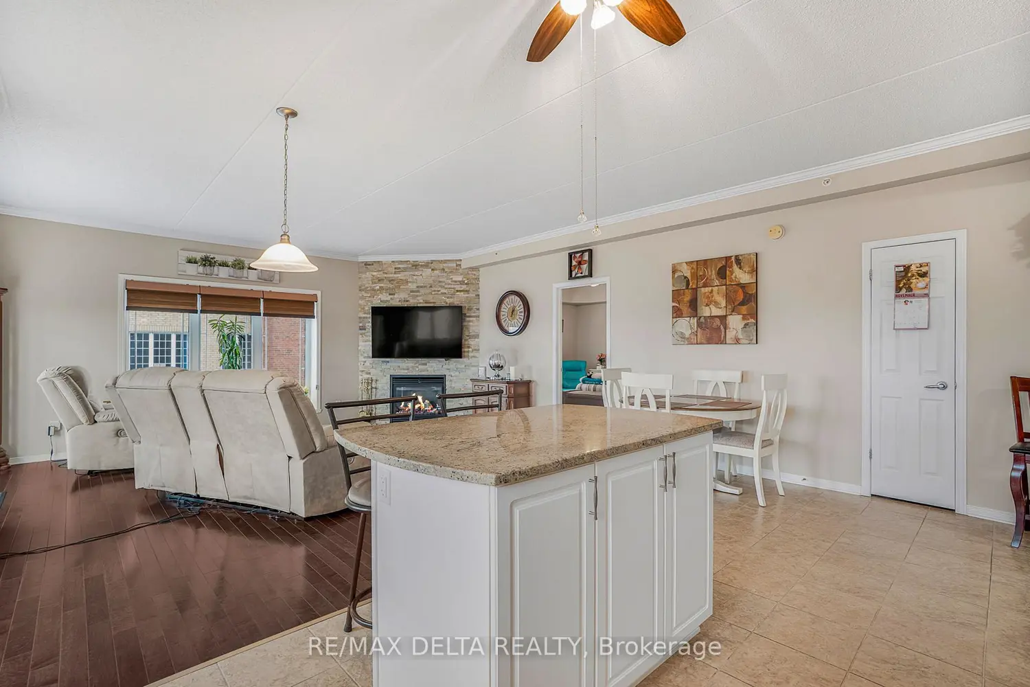 Additional image 9 of 2376 Albert Street 203