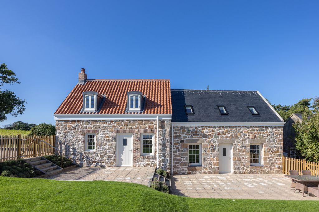 Additional image 2 of 2 bed detached house to rentLa Rue De La Sente, Grouville, Jersey JE3