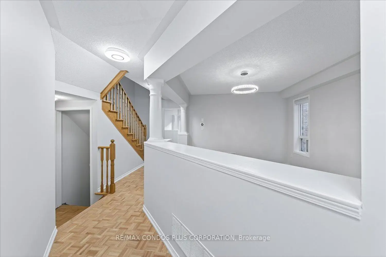 289 Deepsprings Crescent photo 5