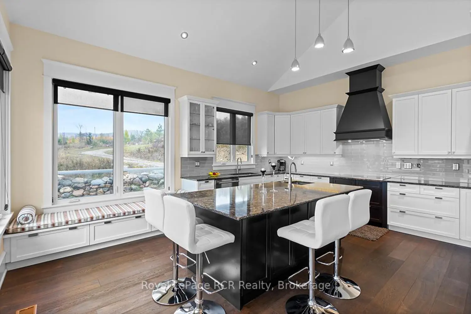Additional image 8 of 195781 Grey 7 Road