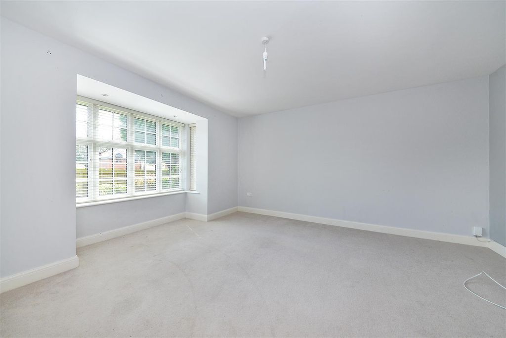Additional image 5 of 5 bed detached house to rentBarker Road, Sutton Coldfield B74