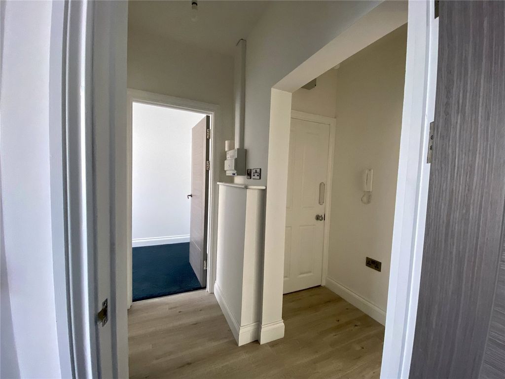 Additional image 9 of 2 bed flat to rentFlat 8, Islay Court, Victoria Street, Tenby SA70
