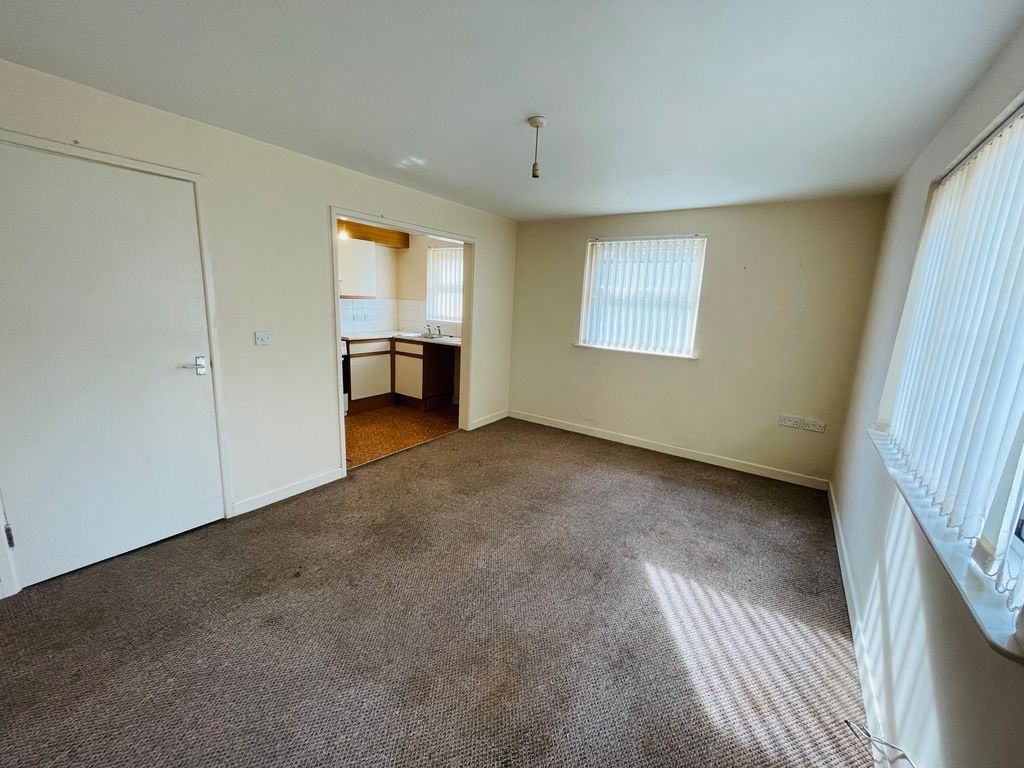 1 bed flat to rentMilford Haven SA73 photo 2