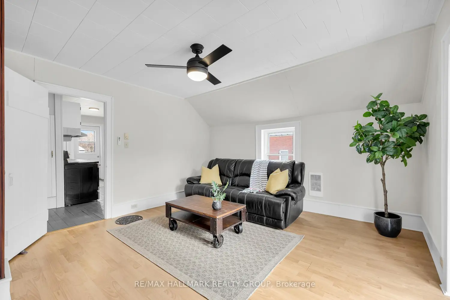 Additional image 16 of 10 Wellington Street