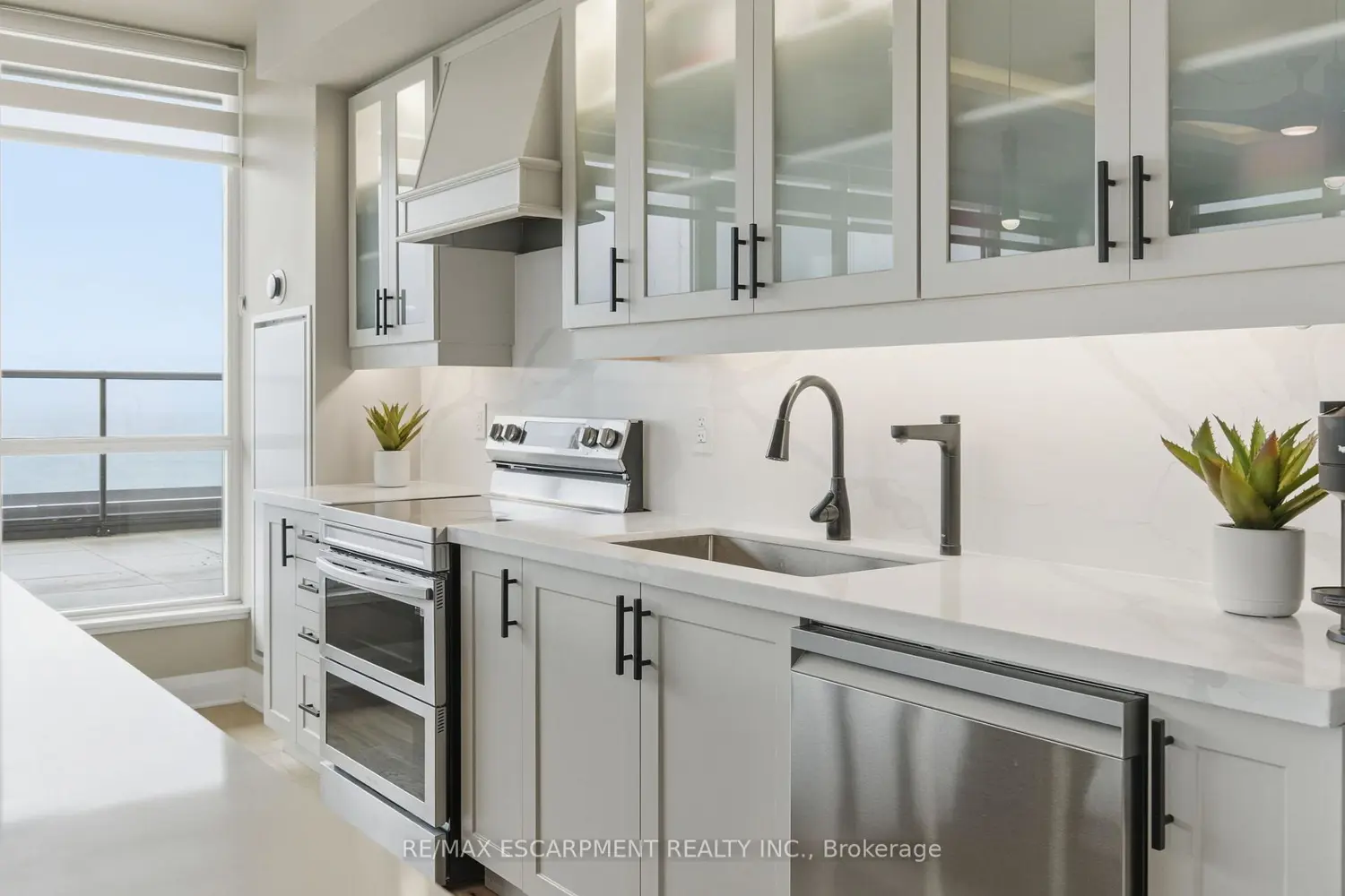 Additional image 6 of 550 North Service Road 1404