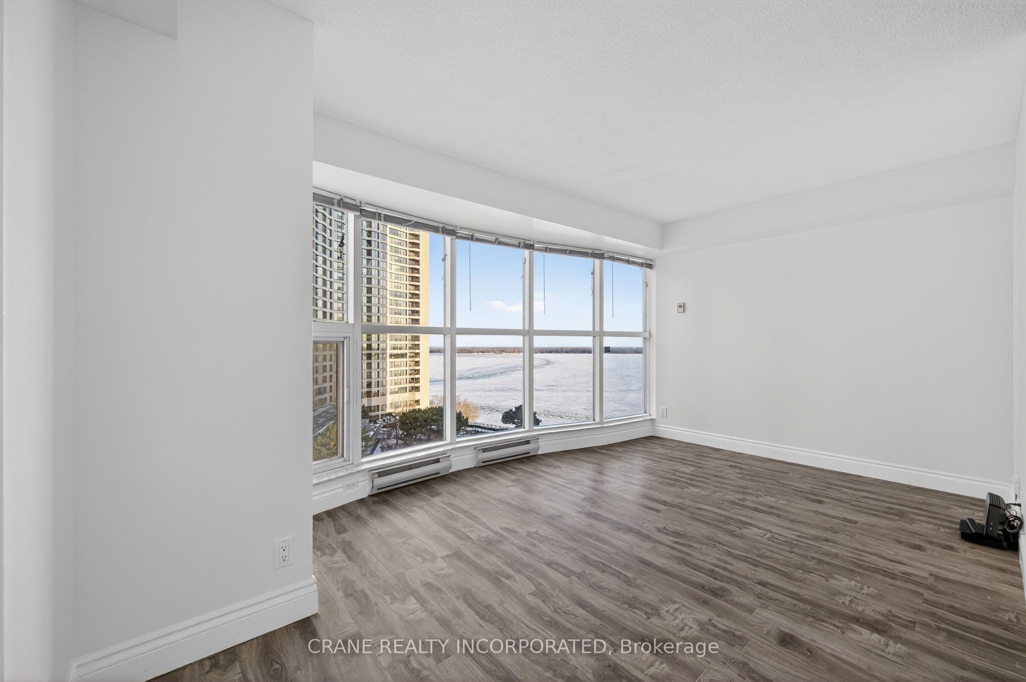 Additional image 3 of 1605-77 Harbour Square, Toronto, ON, M5J 2S2