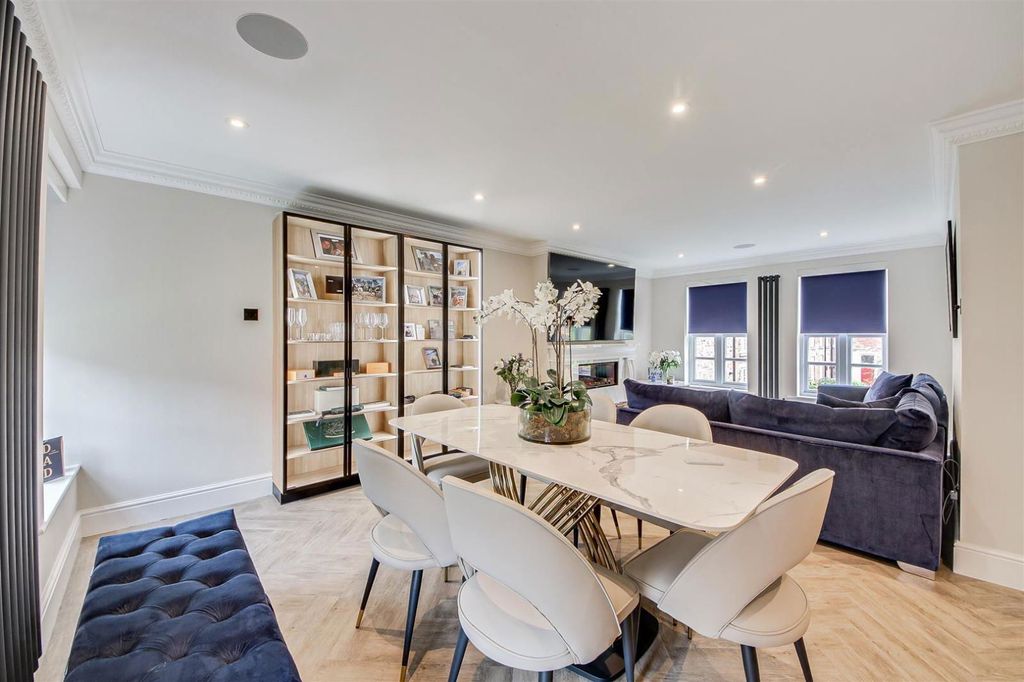 Additional image 2 of 3 bed town house to rentMarine Gate Mansions, Promenade, Southport PR9
