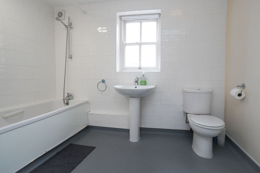 Additional image 13 of 8 bed flat to rentRegent Street, Leamington Spa CV32